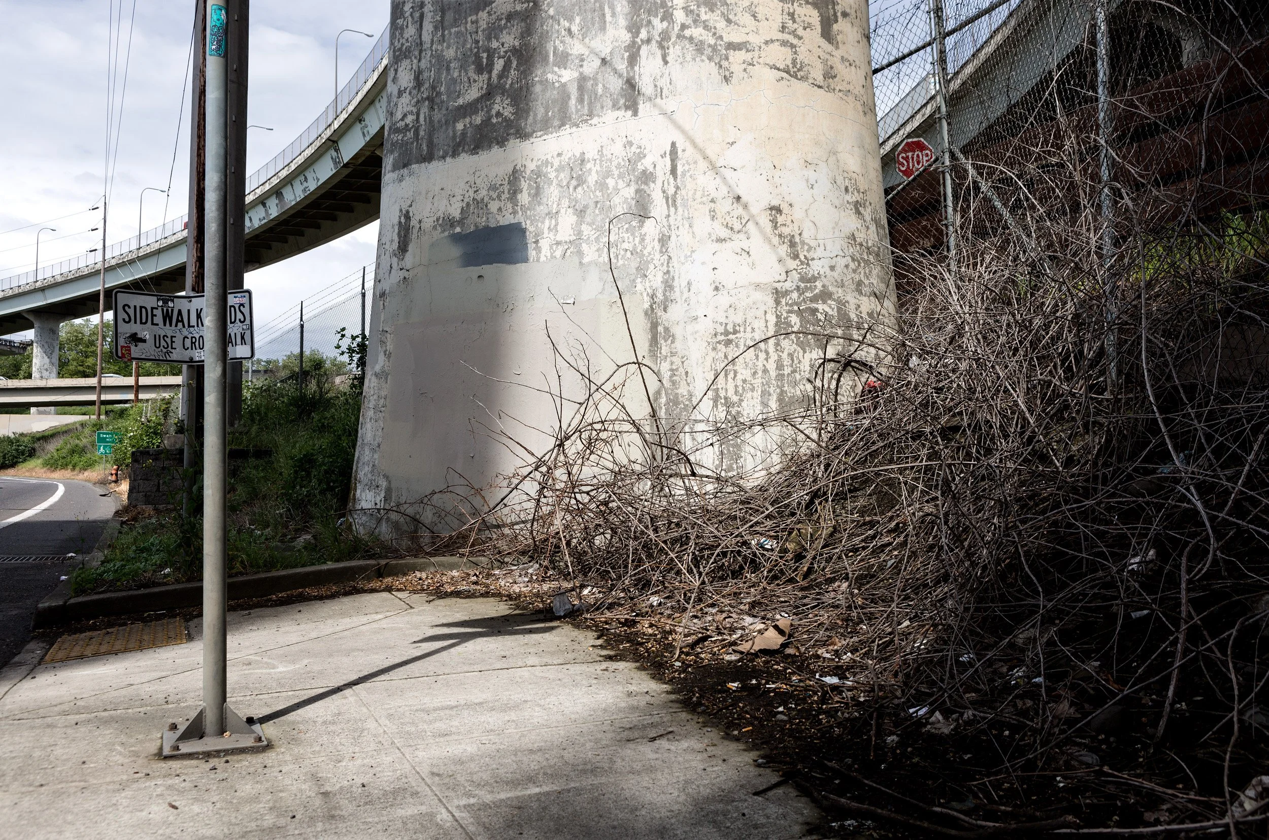 freeway-pillar-and-sidewalk-NE-russell-street-.jpg