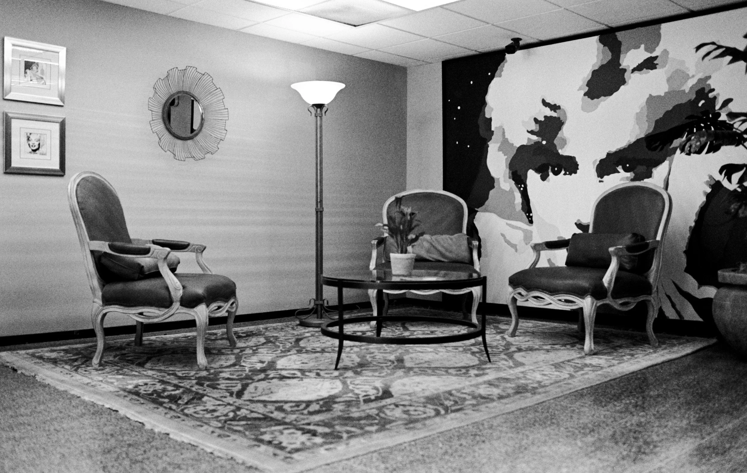 Room-Devoted-To-Marilyn-Monroe-AA-44-20-.jpg