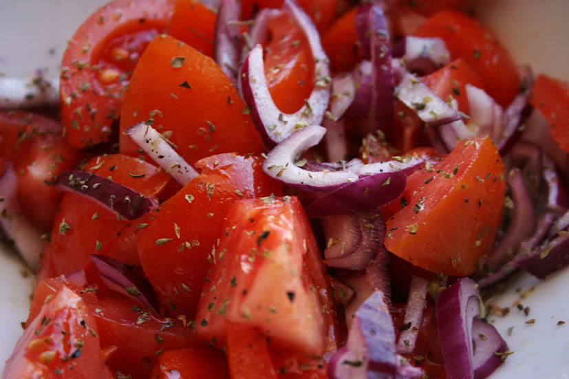 Tomato and Onion Salad - Domatosalata (Ντοματοσαλάτα)