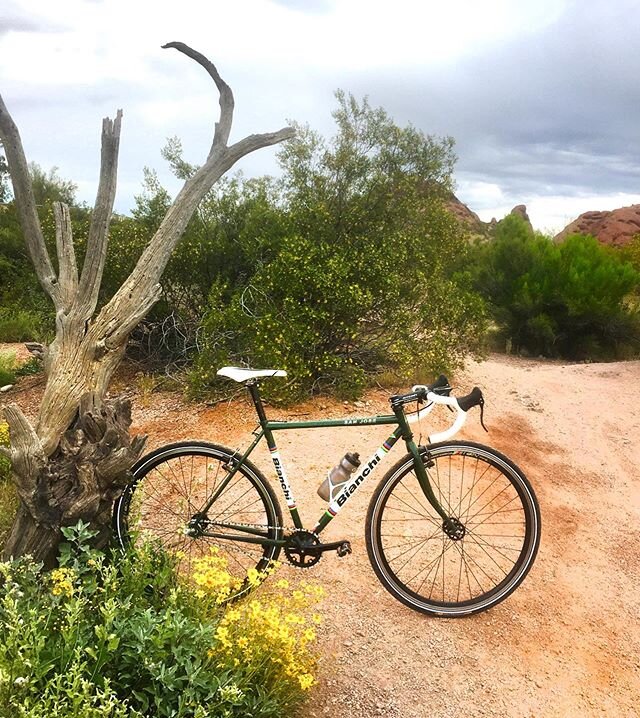 Helped random dude push his broken down car to safety then went for a quick trail ride. . . . 
#bianchi #cyclocross #singlespeed #gravelbike #sscx #bici #bicycle #makebikeportraits #trailriding #landscape #mountains #dropbars #outside #gravelcrusher 