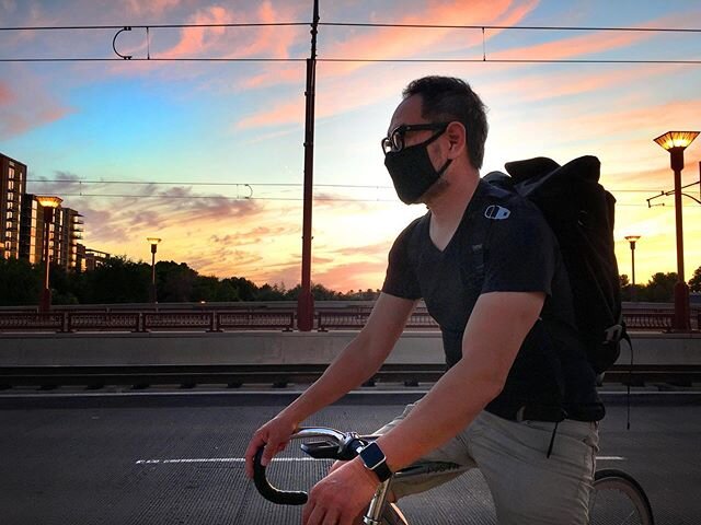 Selfie. . . . 
#bianchi #pista #brakeless #trackbike #fixedgear #fixie #sttb #cyclist #velo #sunset #minimal #makebikeportraits #coronaviruslook #chromebags