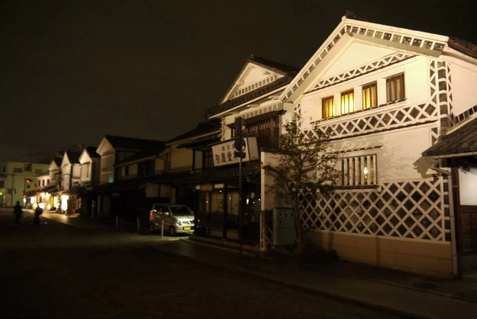 抵達倉敷時已是傍晚時分,下著小雨,狼狽的在雨中散步