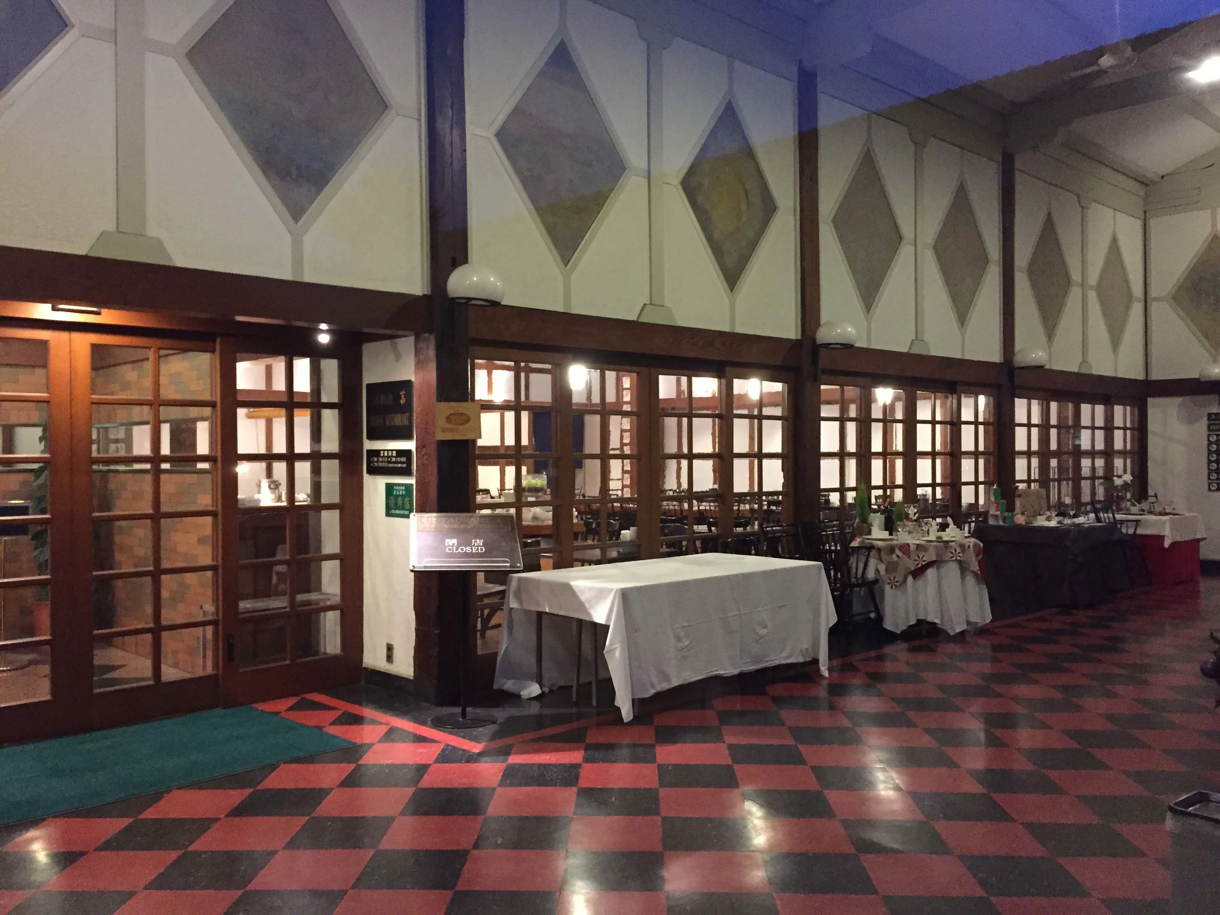 廳內正準背著早餐 Buffet