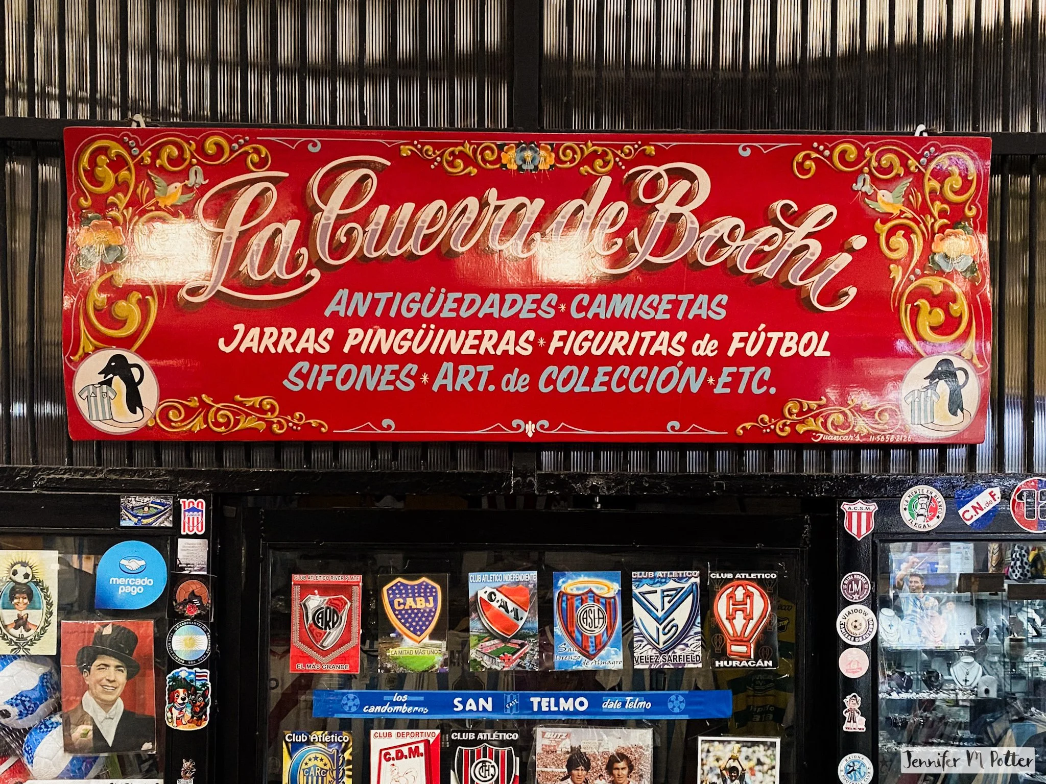 A hand-painted sign in the fileteado style in Buenos Aires