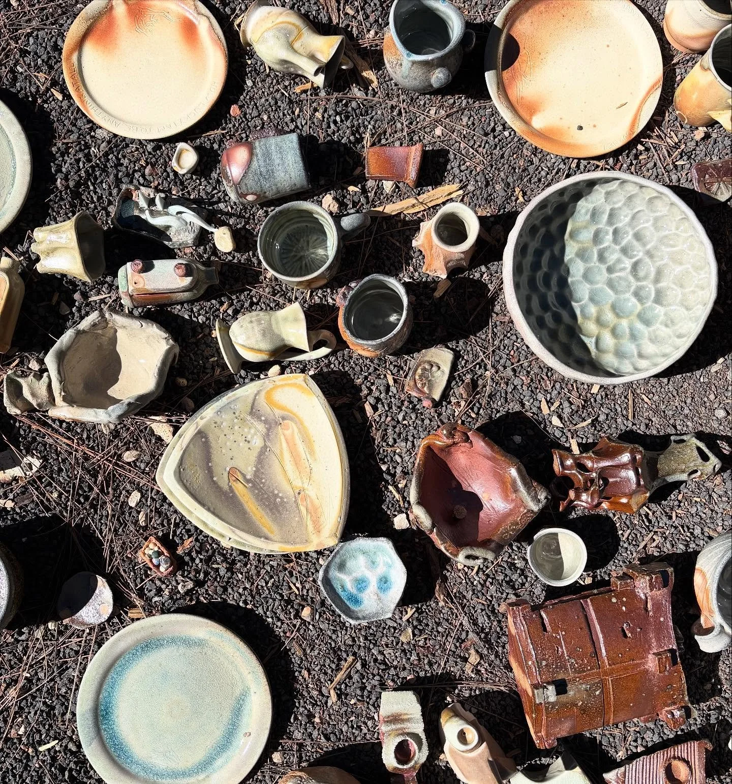 An epic, sunny unload of the resident soda firing, led by @beckpots! ✨🏺🌞
@sassafrassell @swampwitchceramics @popi.pottery @jaspersummersart @k.hb.art 
⠀⠀ 
So many beautiful, juicy pots from our new residents &mdash; come to our Fall Open House &amp