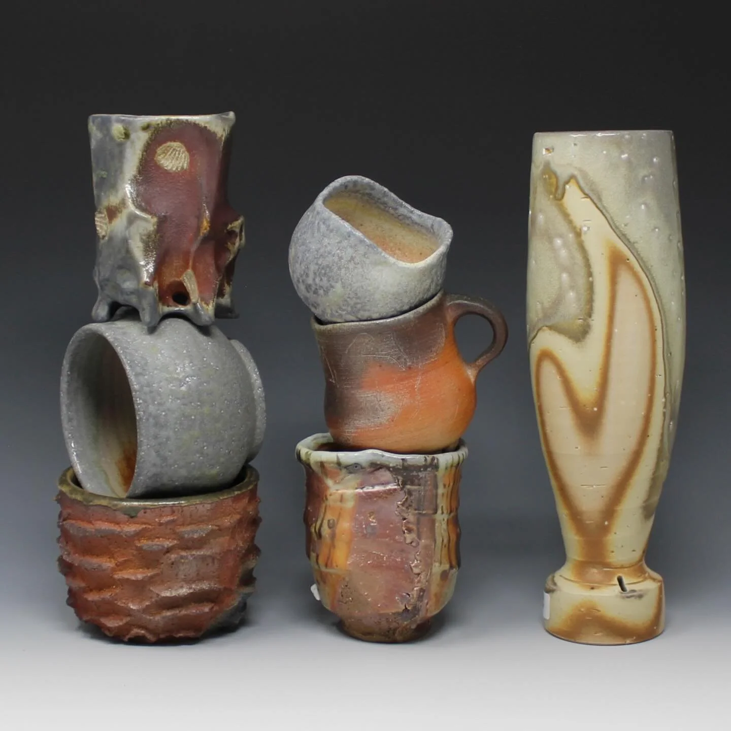 Psssstt! 👀 We&rsquo;ve still got a ton of beautiful pots available in our online shop! 🏺✨
⠀⠀ 
Visit our website: www.cobbartandecology.org (linked in our bio) to view the full online gallery and shop a wide selection of work from Scott Parady and t