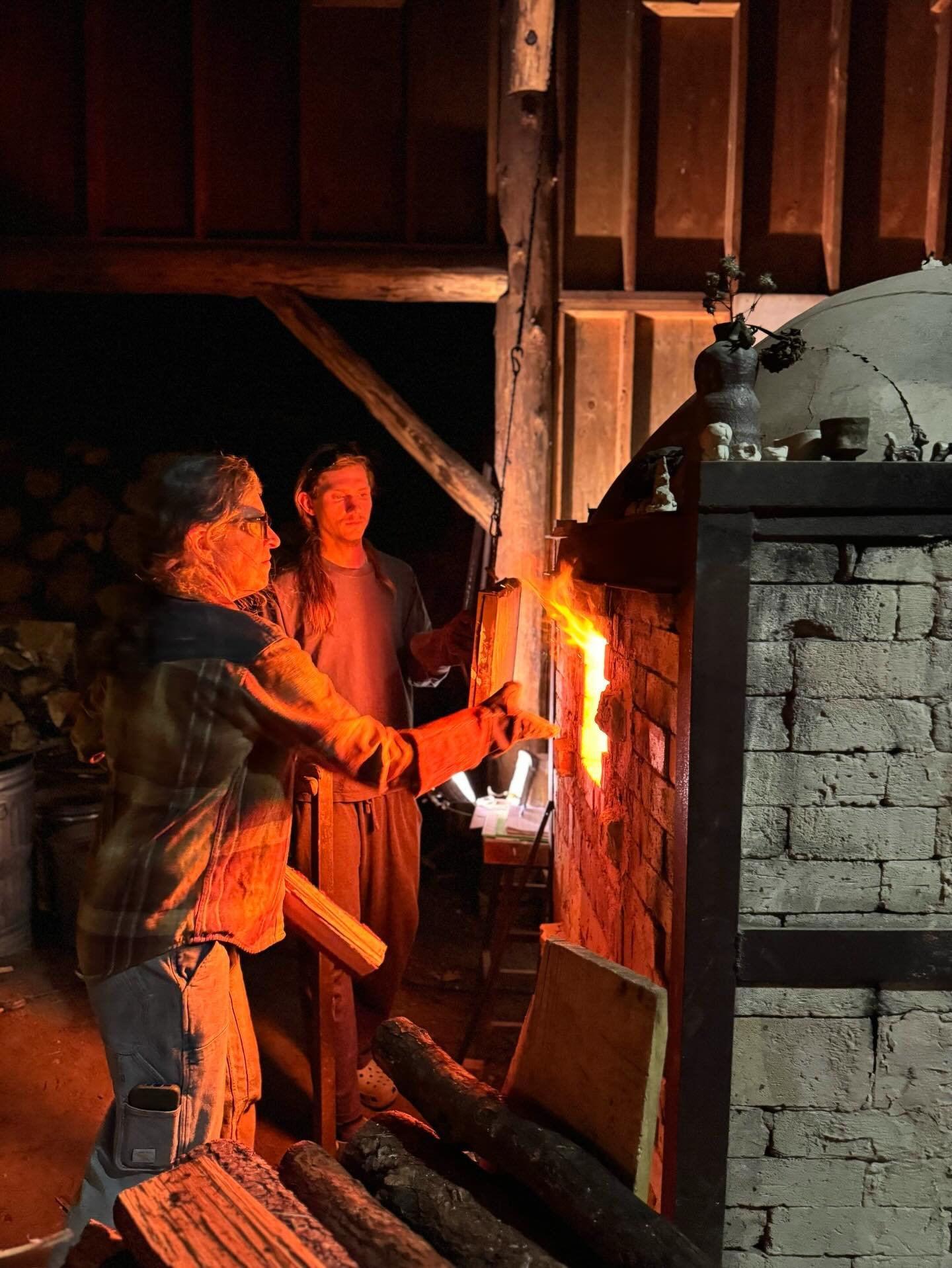 So grateful to have had guest artist Tara Wilson lead the train kiln this week 🚂  Tara shared her insights about the kiln, explored local bike trails, and came along for a wild-clay hunting expedition. 
Last night Tara gave an excellent artist talk,