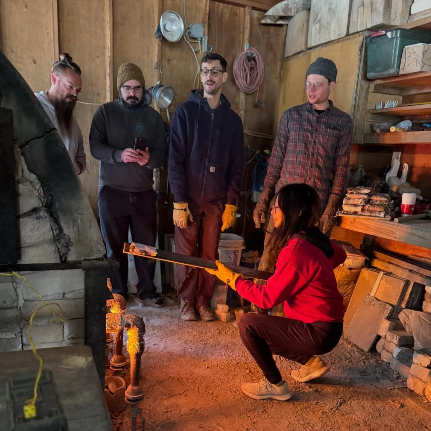 Yesterday, we wrapped up a stellar private soda-firing workshop led by @beckpots with a super fun group of folks. Featuring lots of laughs, many awesome demos by Casey, some truly expert tumble-stacking, an epic pizza party, and of course, tons of go
