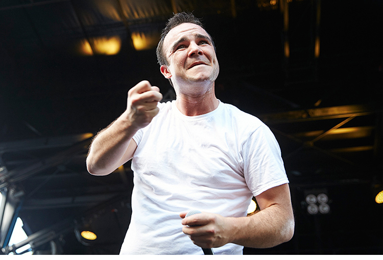 JayHynes_FutureIslands_3W10.jpg
