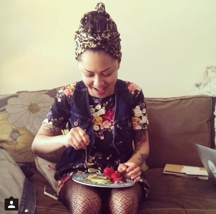 a mini-view with issue one's Alys Velazquez