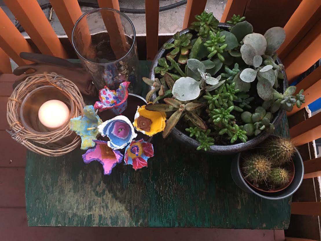   Not sure about this table just yet. Also, those colorful "flowers" are painted egg cartons on cakepop sticks from an Easter with friends. Forever a child.  