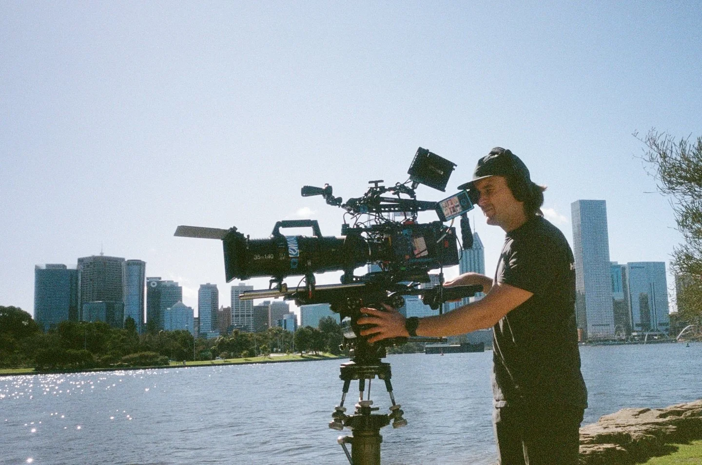 Wrapped on LAM! It was exciting times filming bank robberies all around Perth set in the 80s and 90s.

Thank you to the big dogs @edwardgoldner and @andygough_ for having me on B cam/Steadicam.

Special shout outs to my local B cam 1st AC Paolo Felic