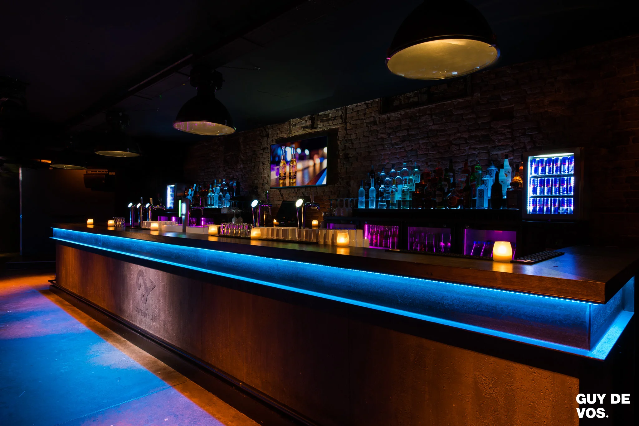 Guydevos_Design_club21_06.jpg