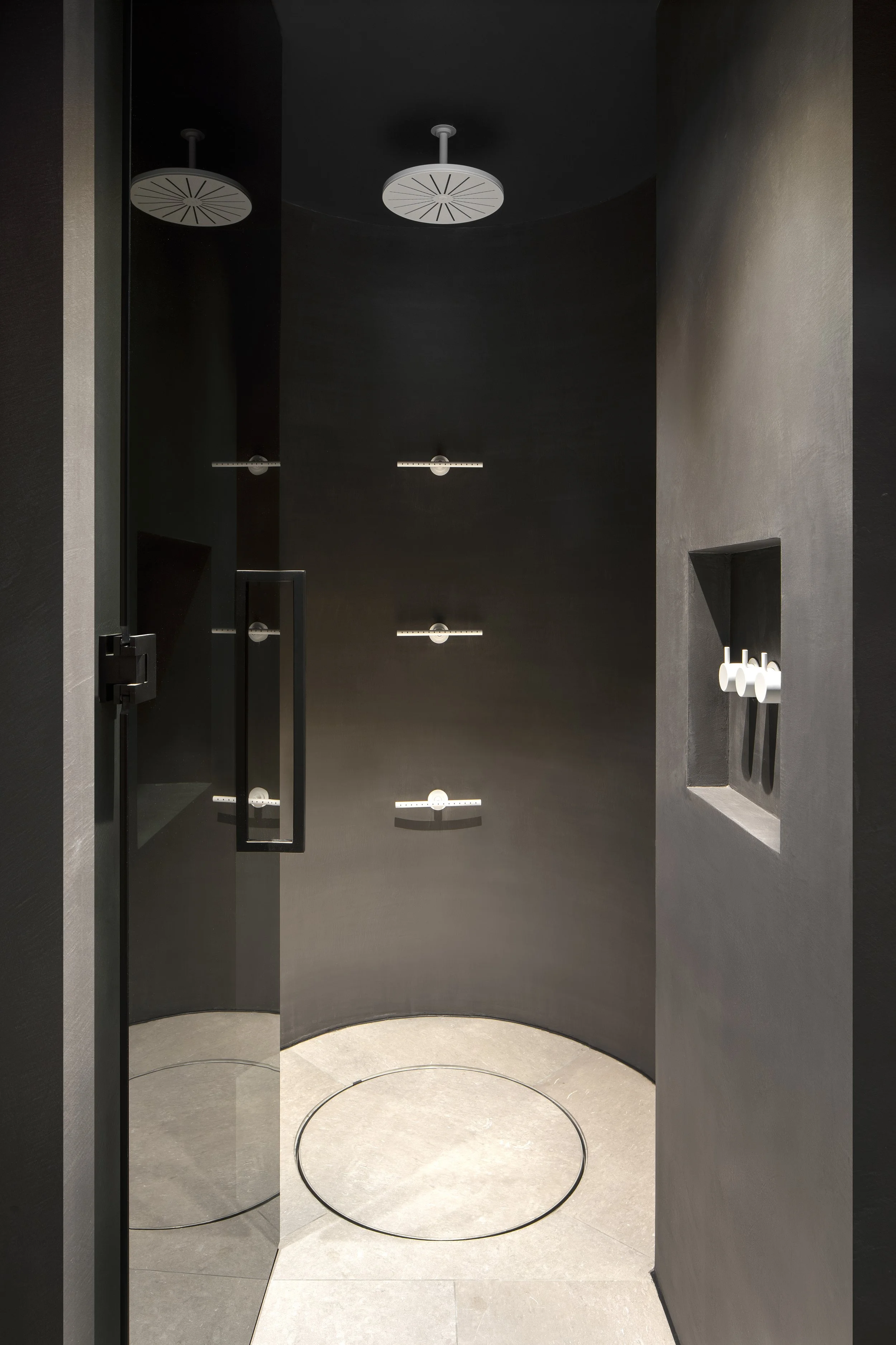 There’s a quiet tension between expansive, light-filled spaces and more intimate, shadowed retreats. Each volume is deliberately shaped to reflect its purpose—open and luminous where life unfolds, enclosed and contemplative where solitude is needed.