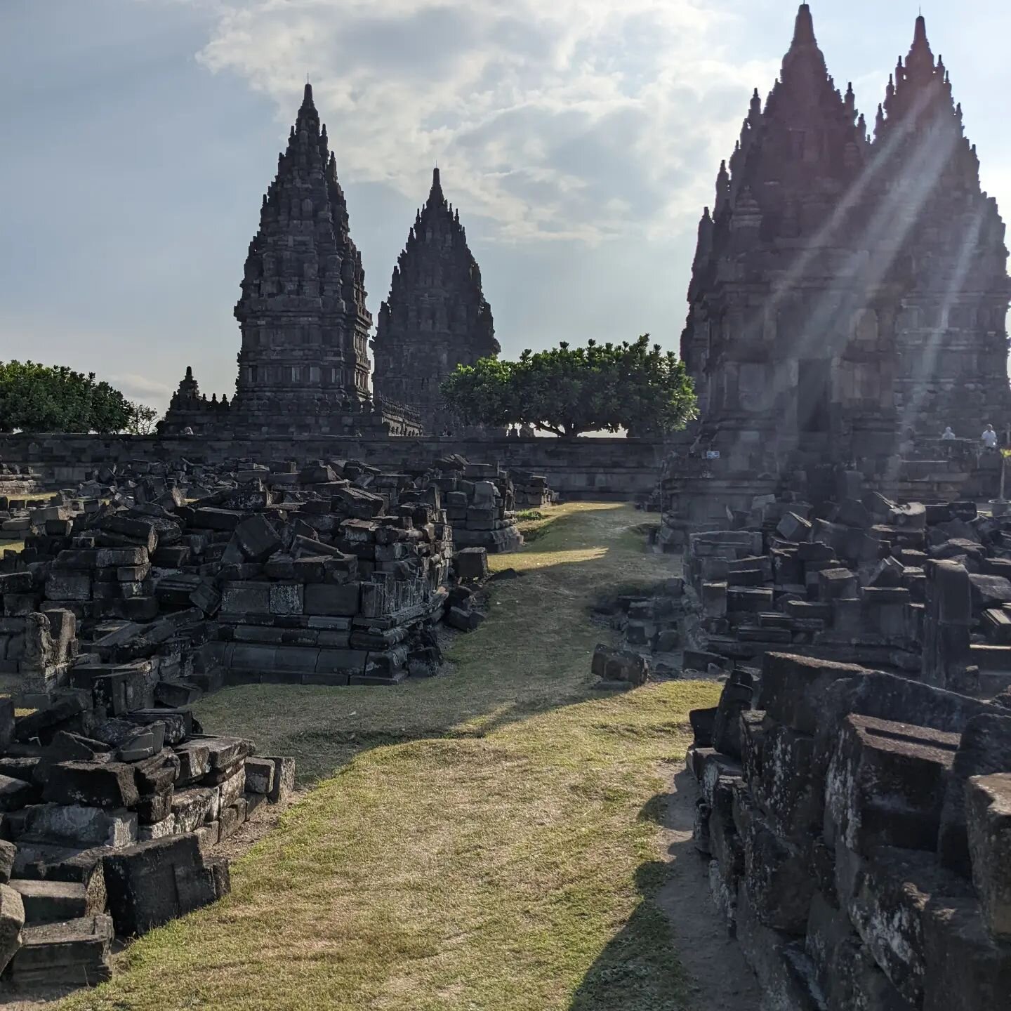 9th century Candi Prambanan, the largest Hindu temple site in Indonesia and the second-largest in Southeast Asia after Angkor Wat 🪷☀️🇮🇩 #unesco #indonesia #travel #blackrocktraveller