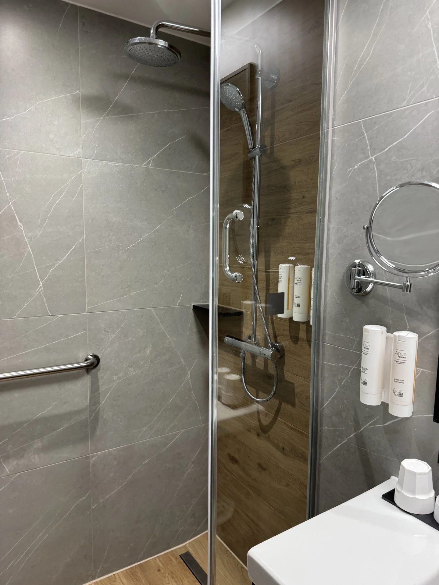 Hotel Room 3.jpg