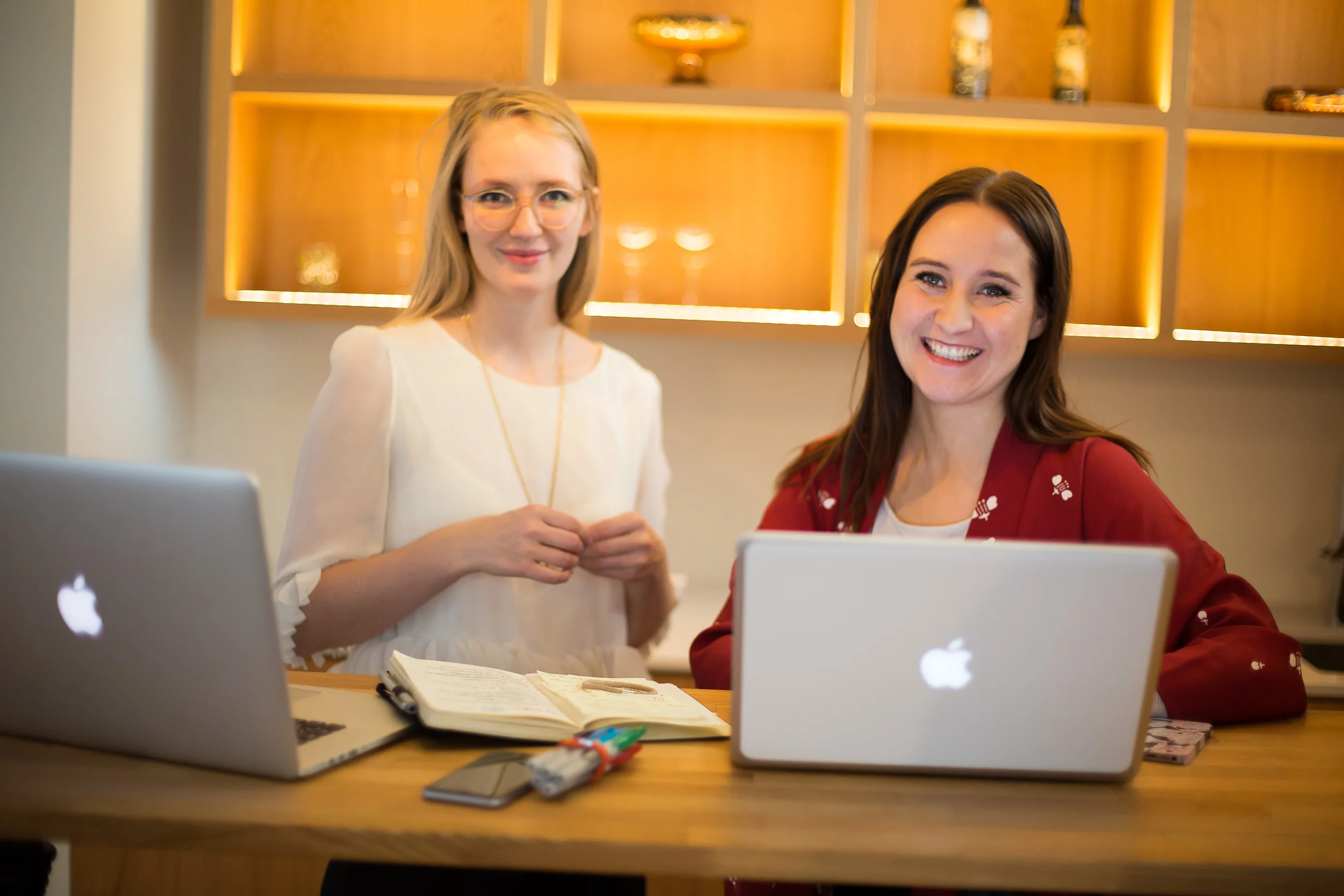 Stofnendur Reconesse Database, Andrea Björk Andrésdóttir og Berglind Sunna Stefánsdóttir
