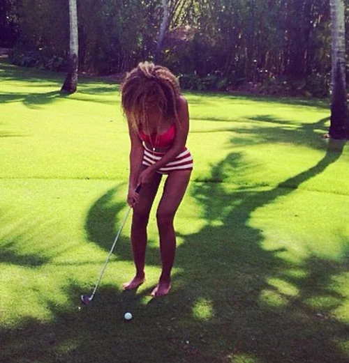 Beyoncé „mjókkaði“ á sér lærin með hjálp myndvinnsluforrita á þessari mynd sem hún birti á Instagram. 