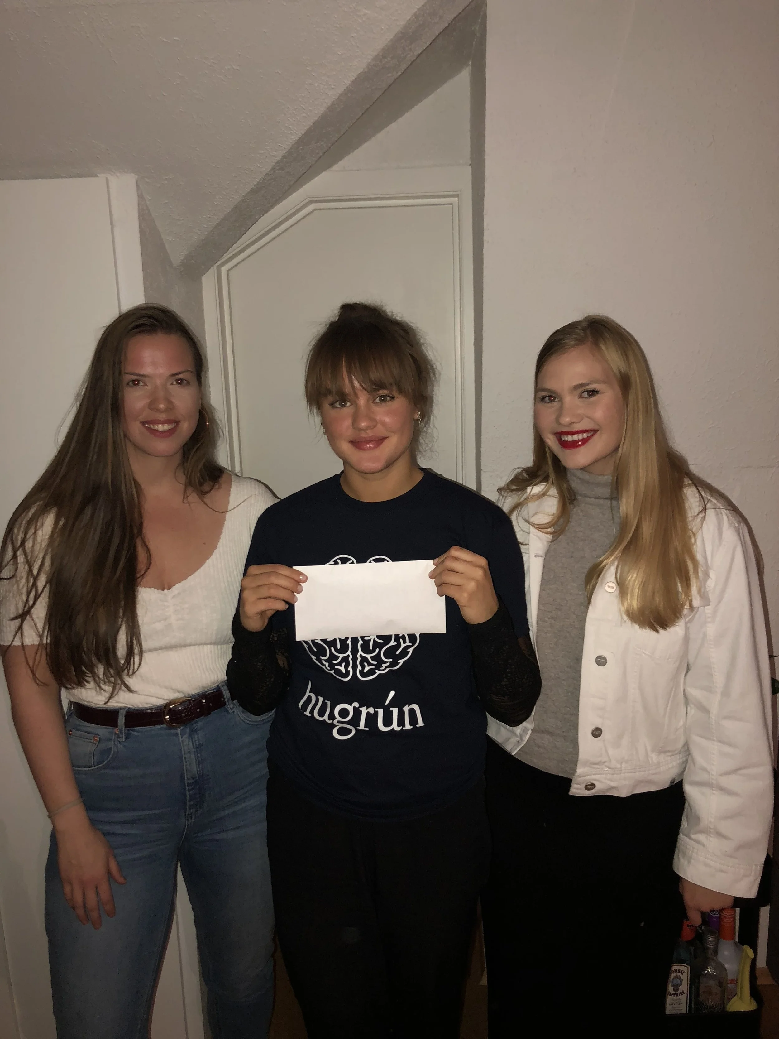 Fengu 400.000 krónur í umslagi