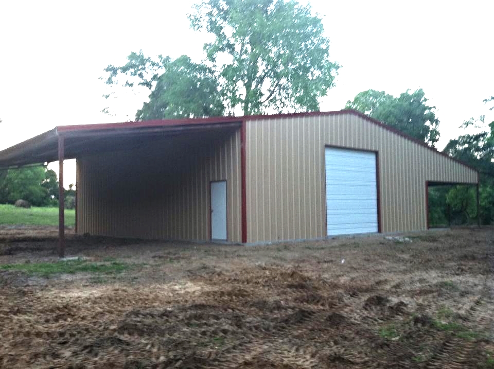 Pig Barn - Enclosed building with two Lean-to's