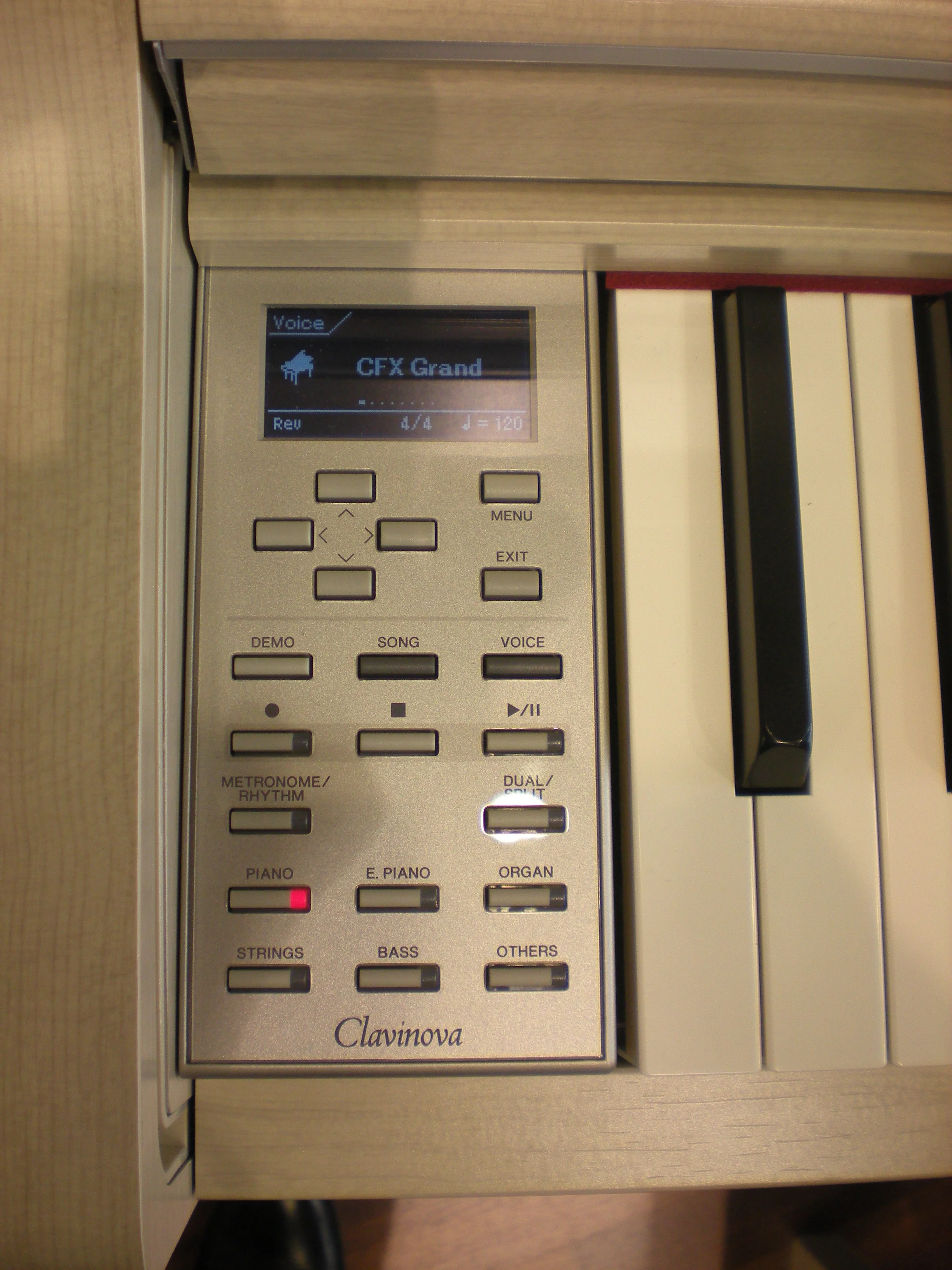 Clavinova CLP-545 - panel