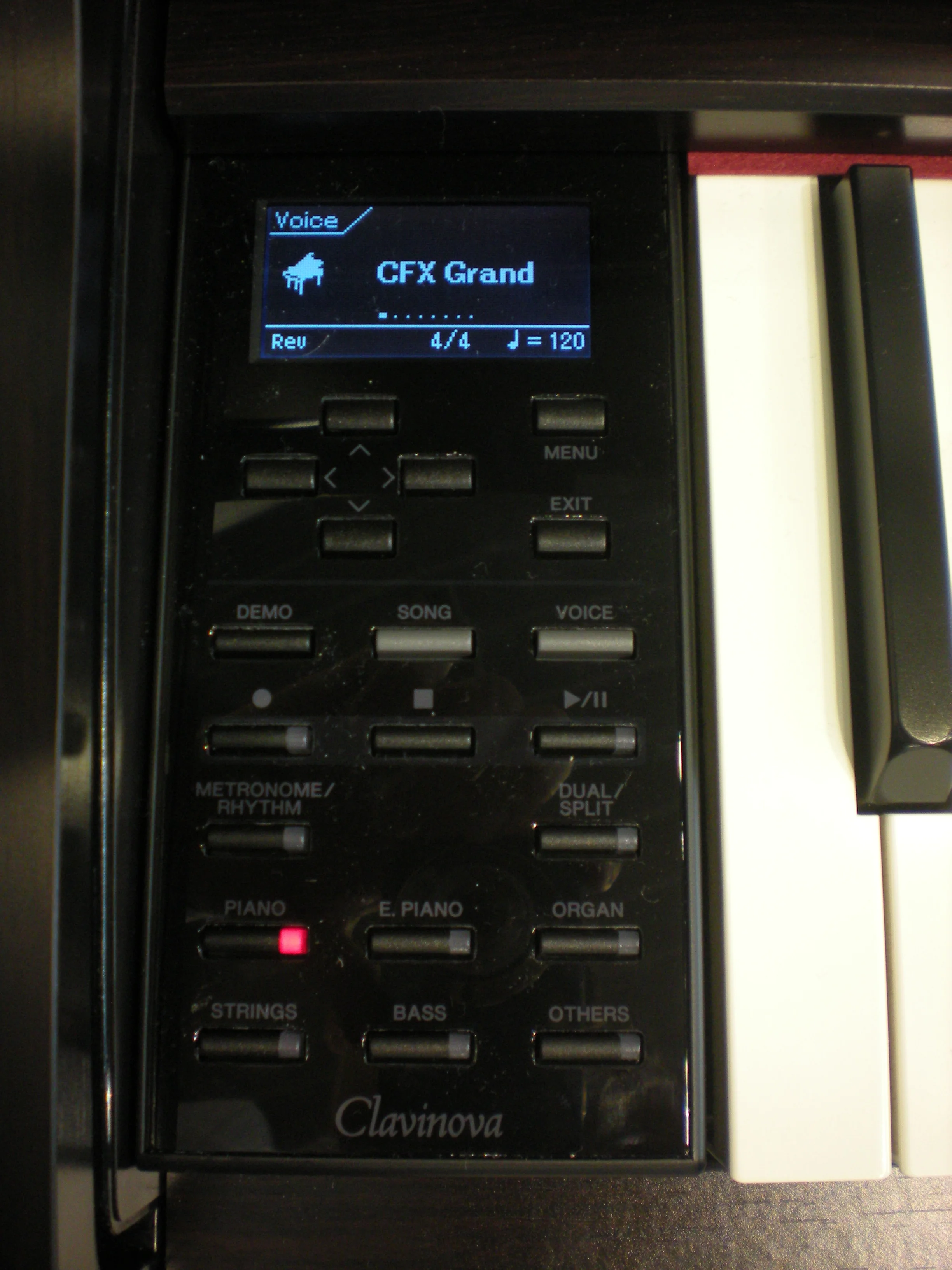 Clavinova CLP-575 - panel