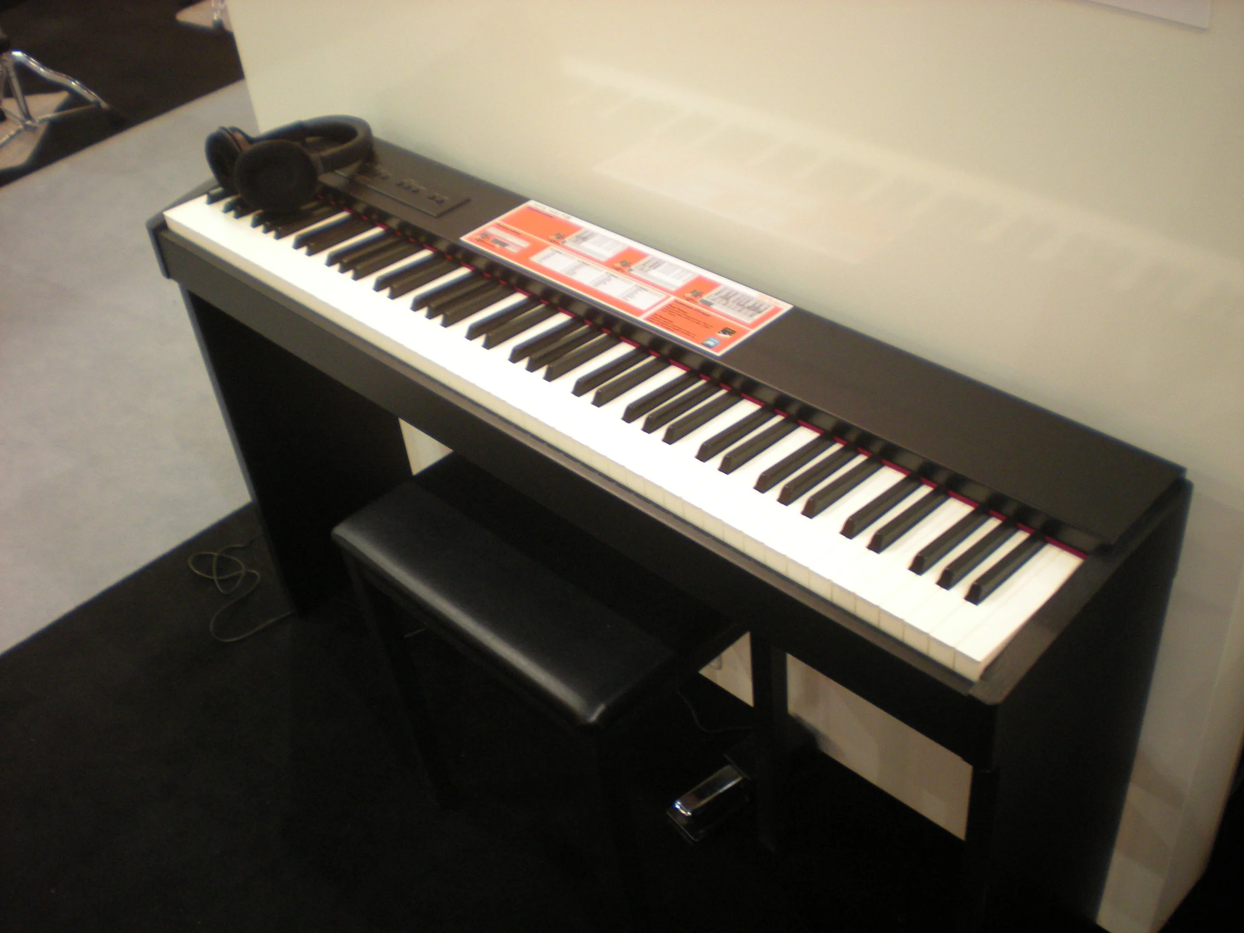 Roland F20