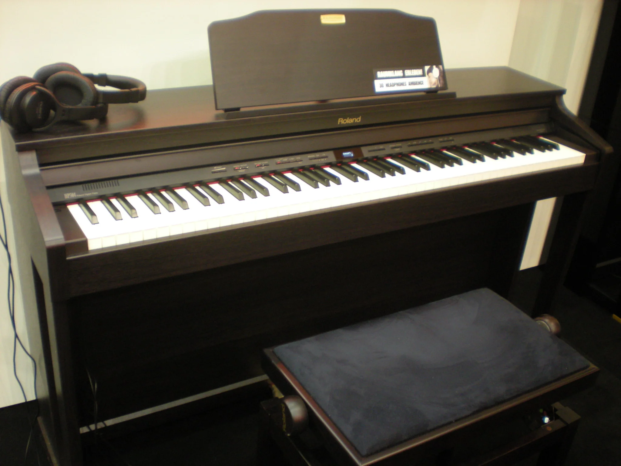 Roland HP504