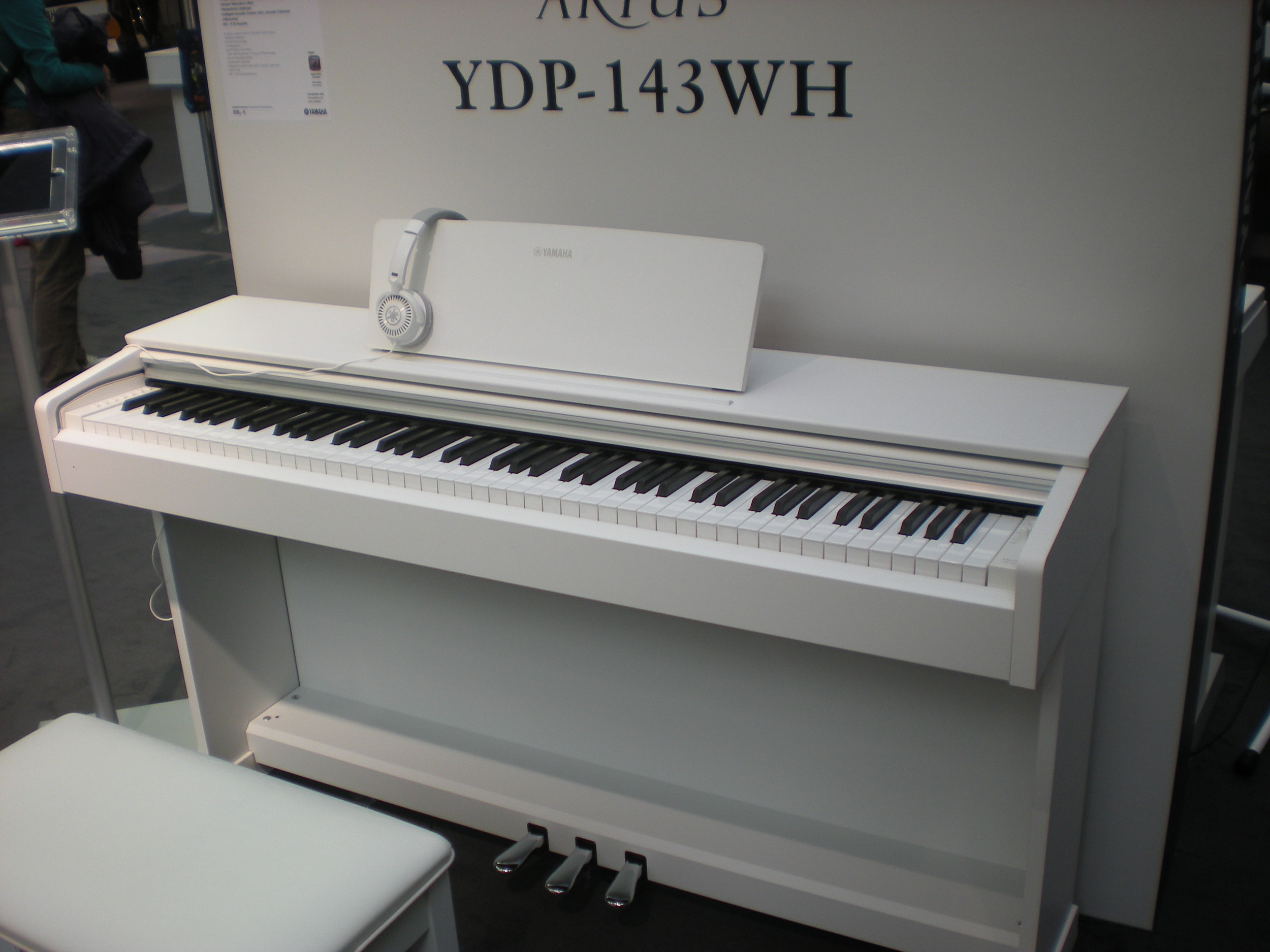 Yamaha Arius YDP-143