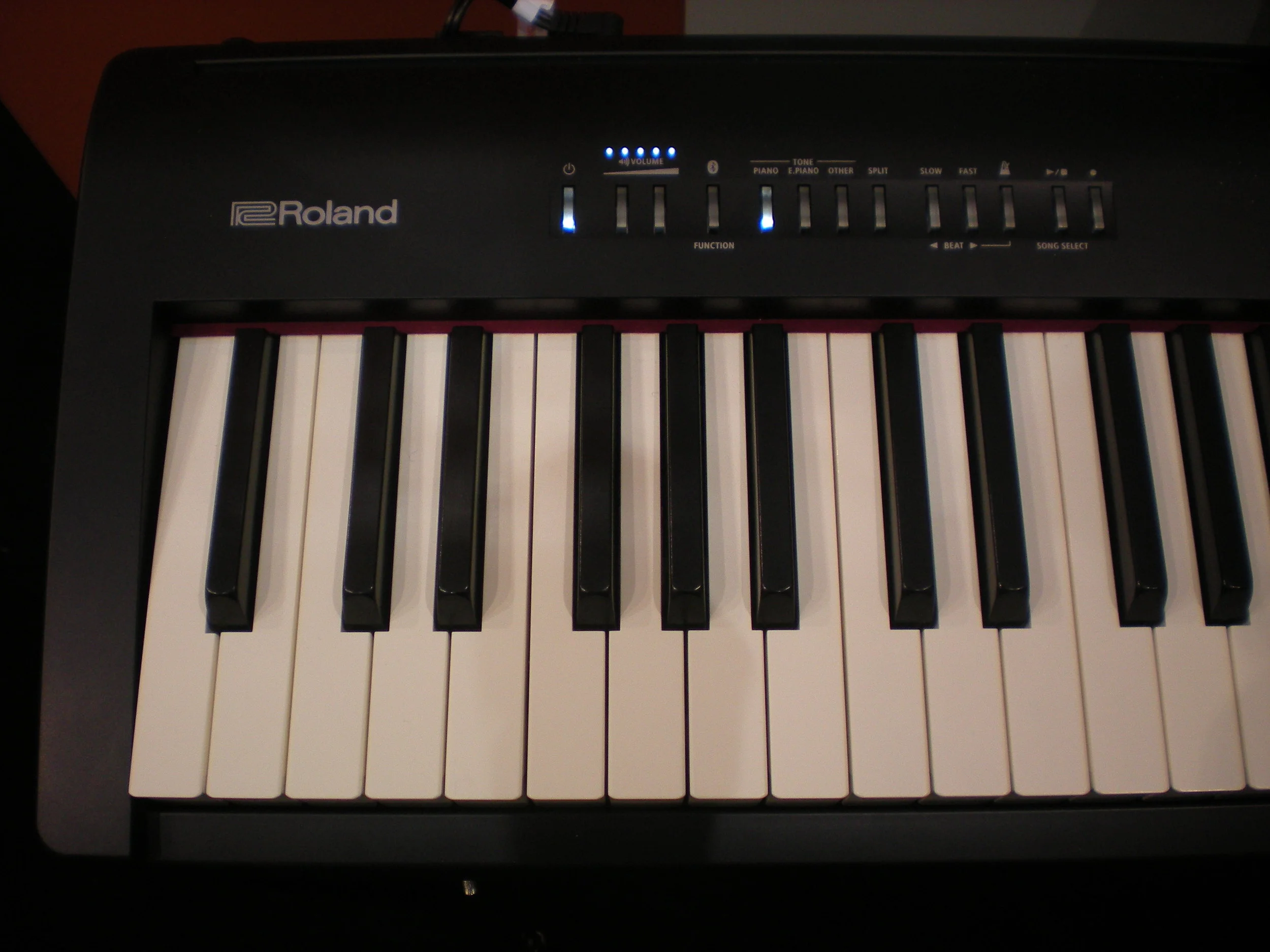 Roland FP-30 - panel