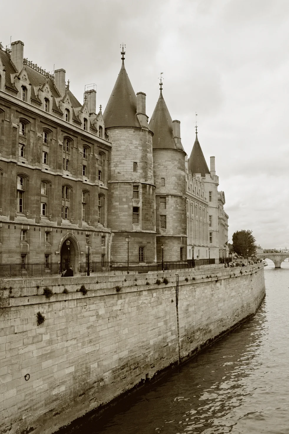 nourie_the_conciergerie_paris.jpg