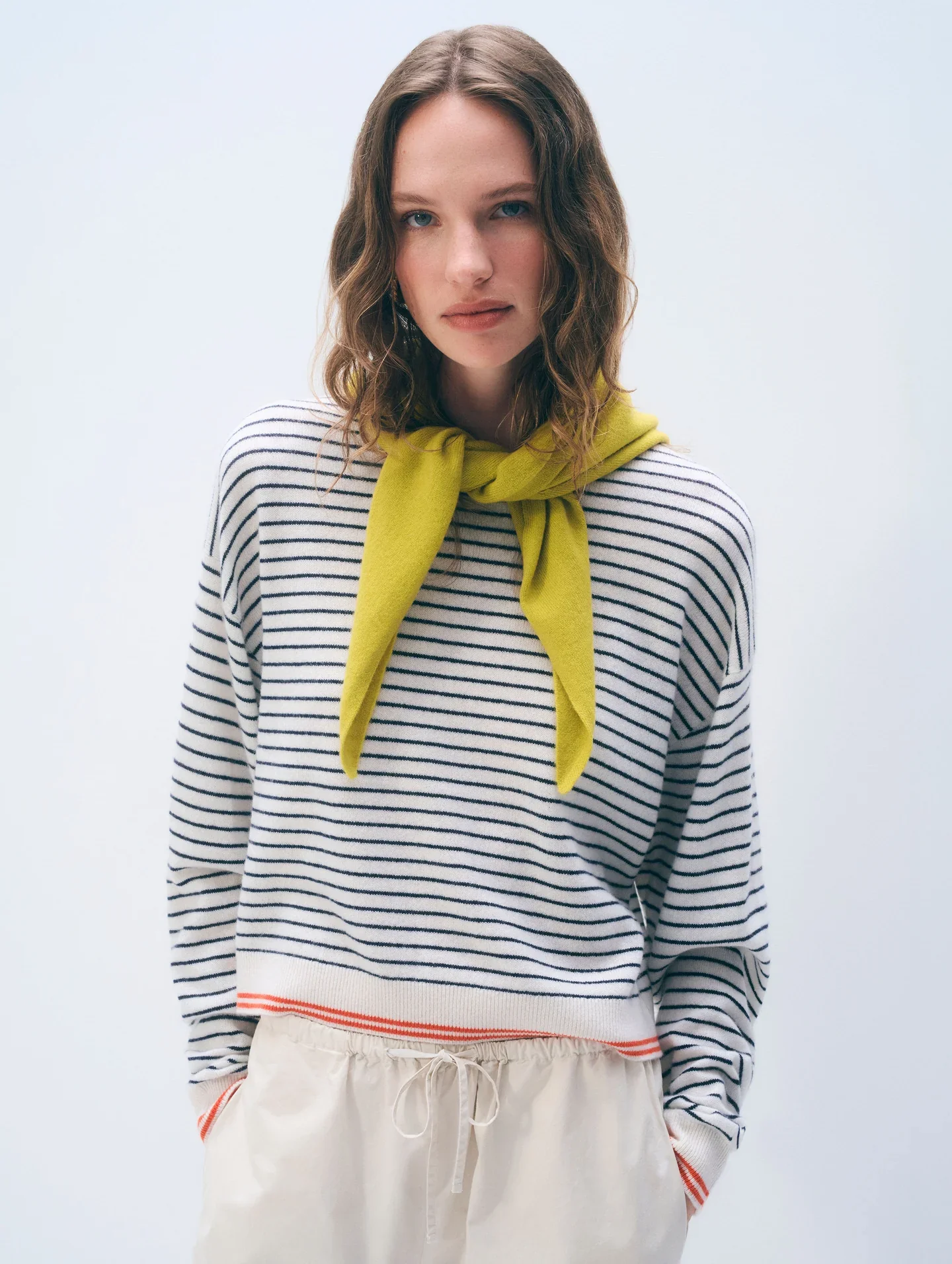 20594_CashmereNeckerchief_Citronelle_EC_01.webp