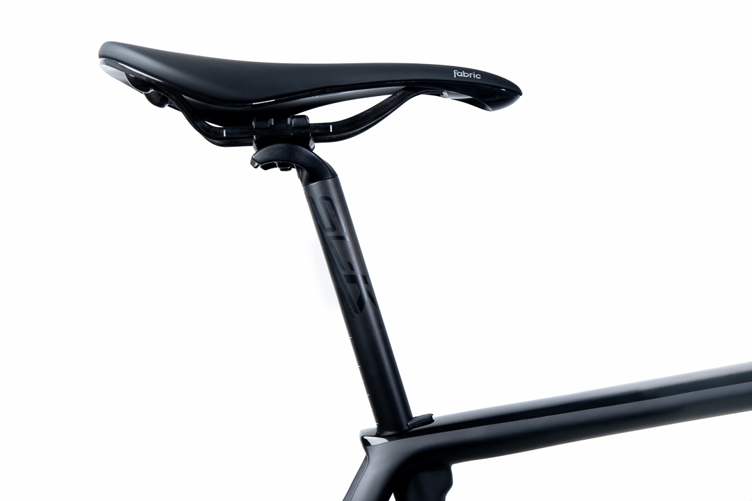 Seat post.... yep, thats carbon too