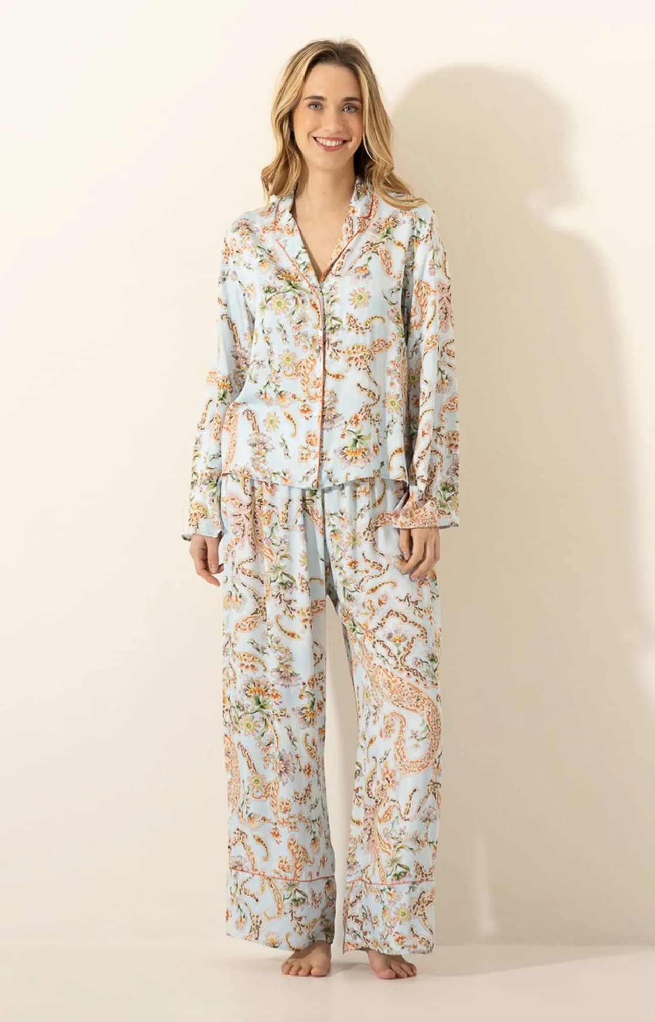 pyjama-boutonne-en-viscose-indian-song-multico.jpg