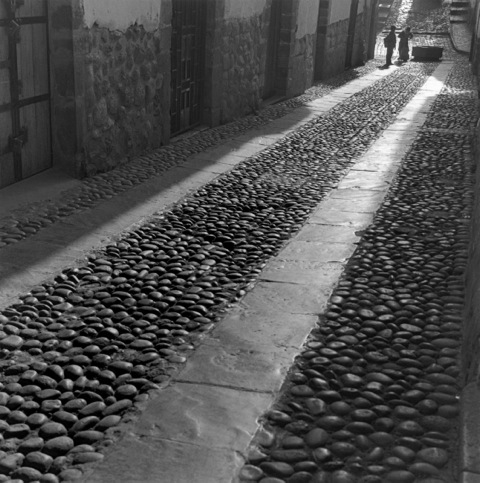 "Sendero iluminado", Cuzco, Perú , 2002 Silver gelatin print. 11 x 14 inches (paper)