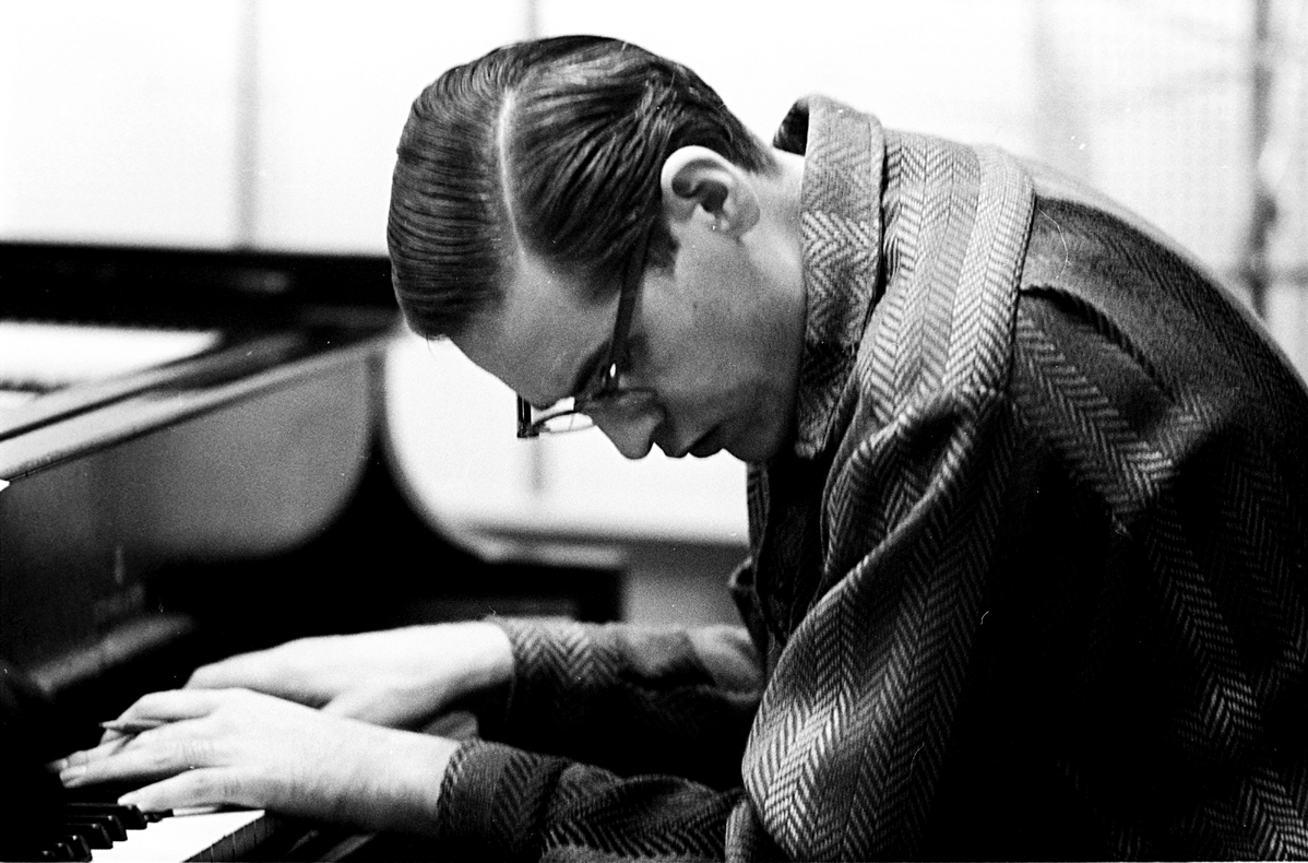 29 Bill Evans  Piano.jpg