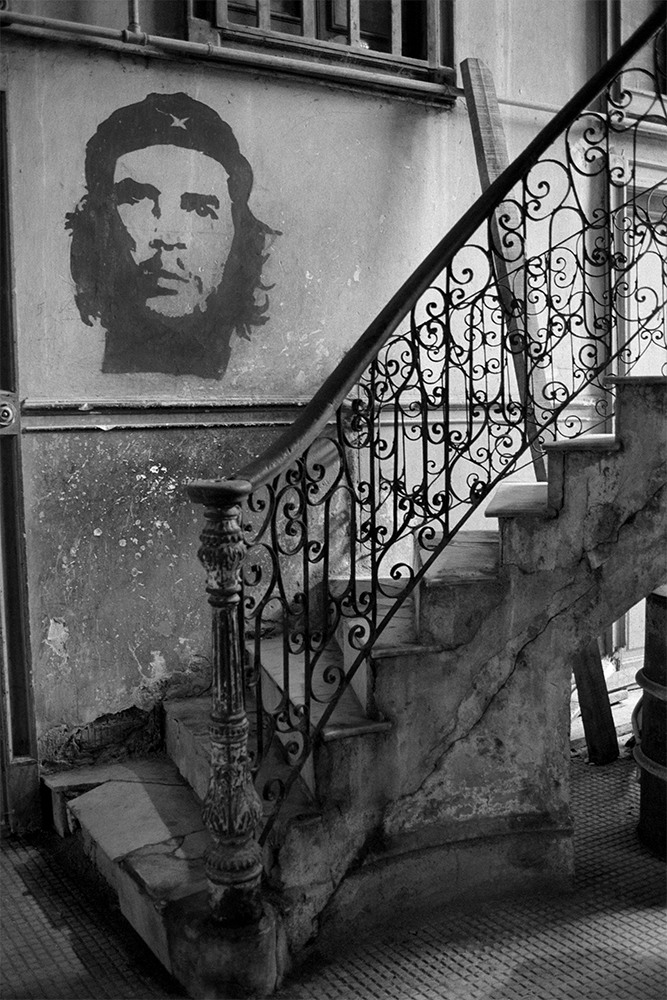   Che on Wall by Stairs , Havana, Cuba, 1999  Archival Inkjet Print  20 x 13 3/8" &nbsp;$800 