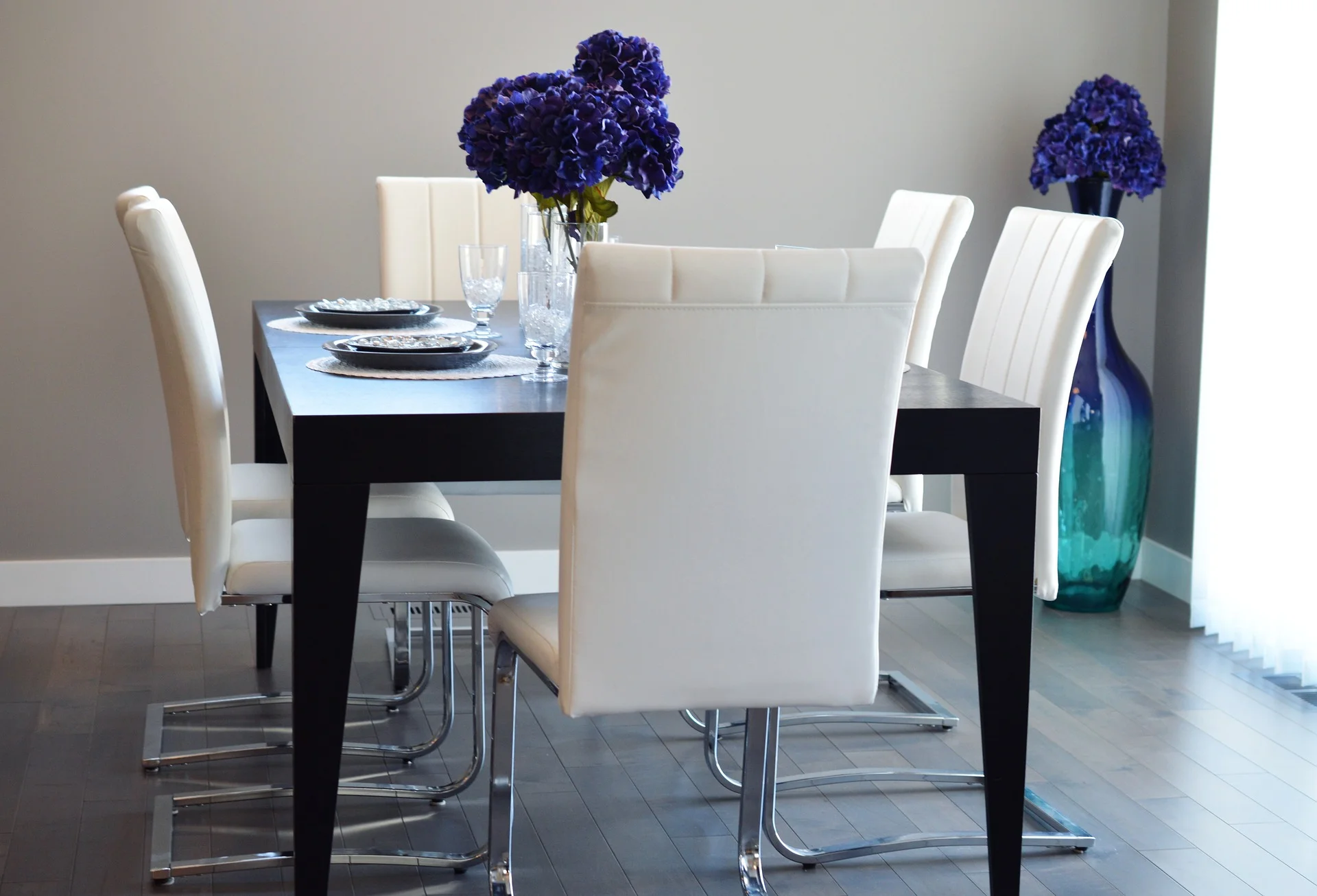 dining-room-2157778_1920.jpg
