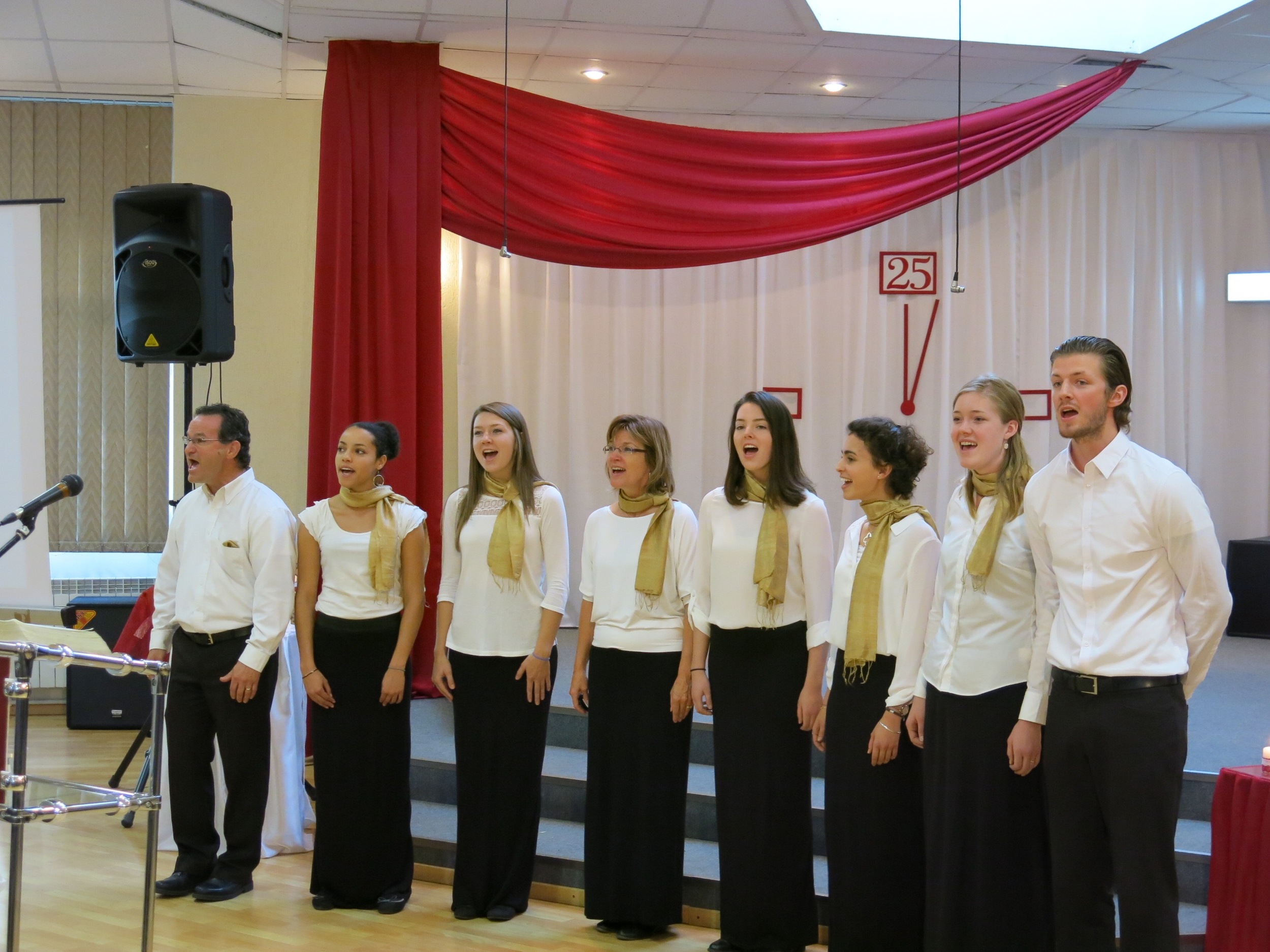  Concert à l’Université chrétienne de Saint Pétersbourg, Russie  Chorale Harmonie  