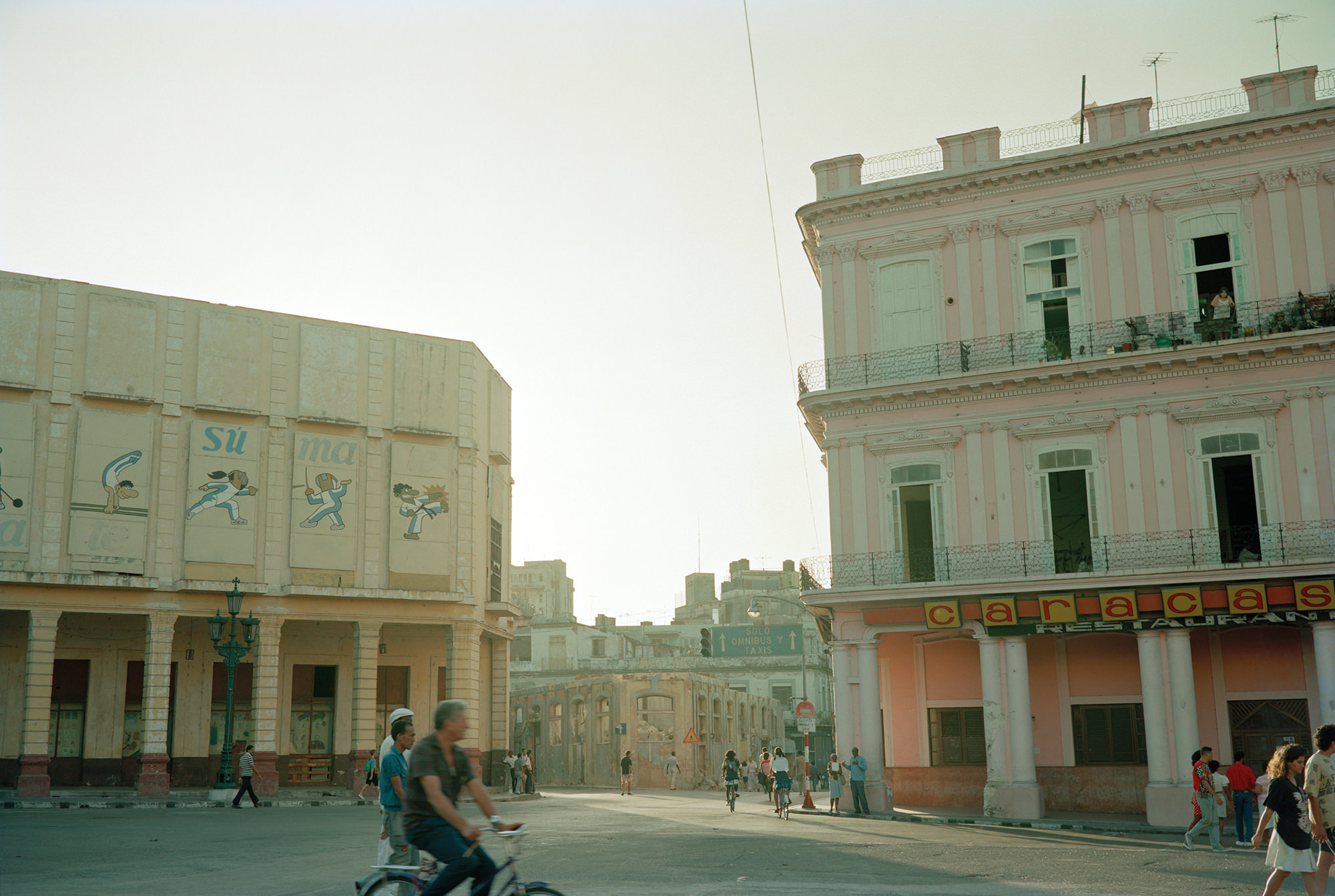 25_Paseo_de_Prado_y_Neptuno_Havana_20_x24_pigment_print_1993.jpg