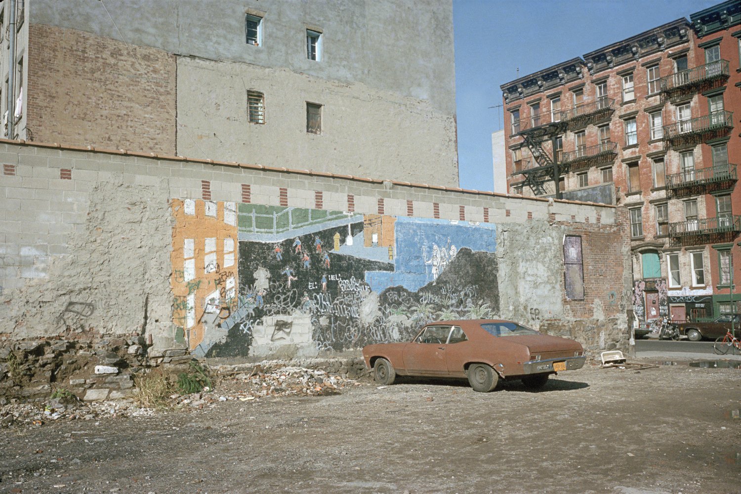 6 Car With Mural on East Houston Street, 1985.jpg