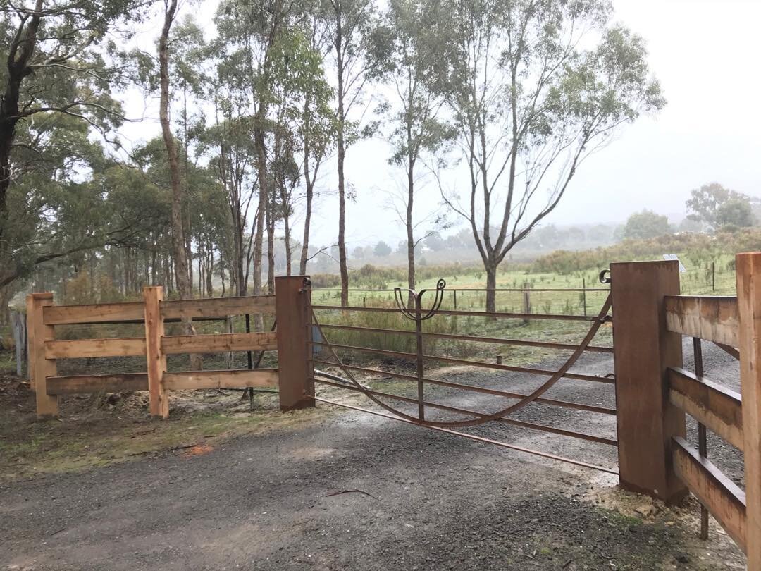 COMPLIMENTARY🔨 Scale is important- a lovely example of a combination of materials in this rural property entrance. Impressive iron work @taitdecorativeiron #qualityanddetail #kynetonfencing
