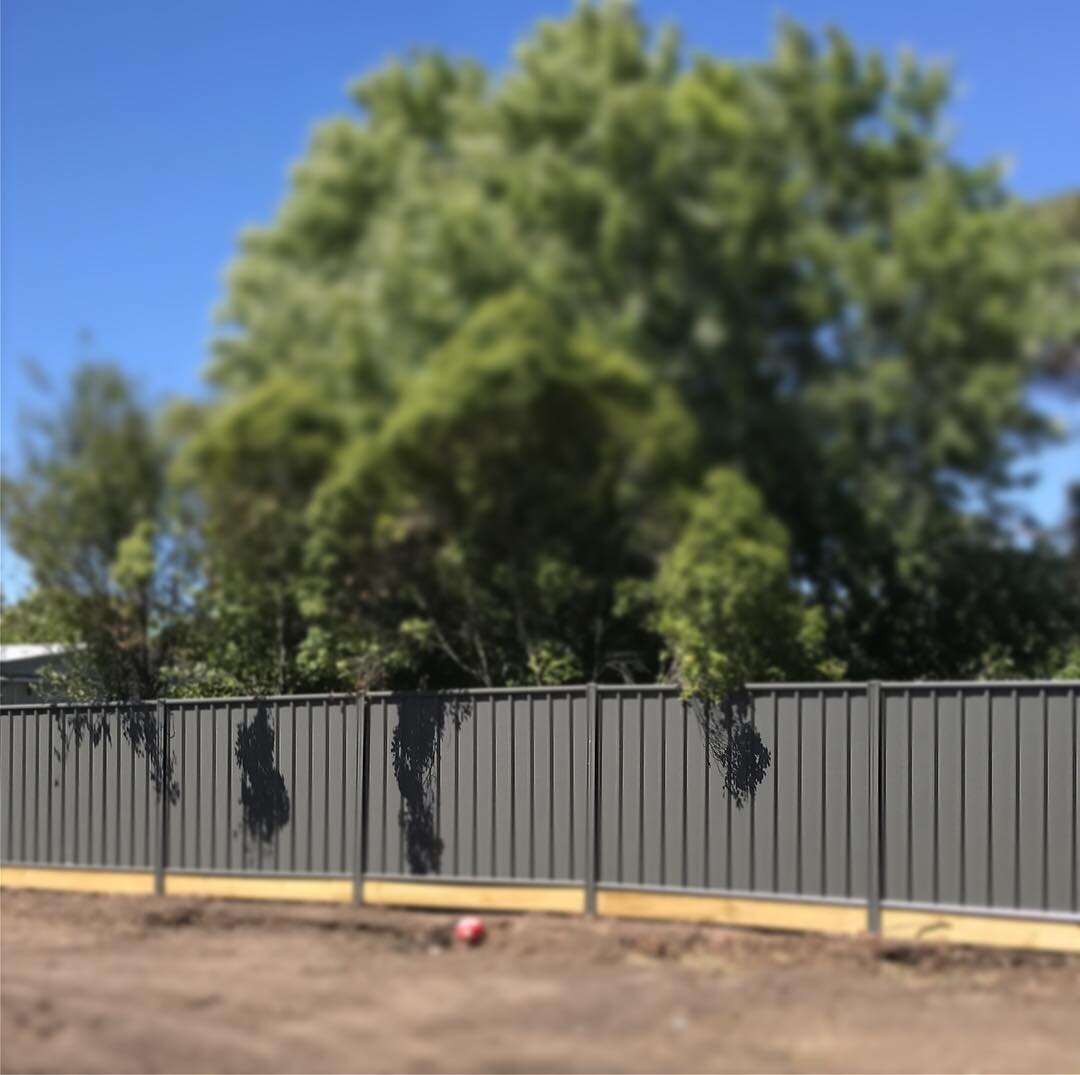 THE FIRST STEP 🔨 Once the backyard was cleared, it was an opportune time to replace this client's rear fence. The woodland grey fence makes a great contrast for the beautiful established trees. #kynetonfencing #qualityanddetail #macedonrangestrades 