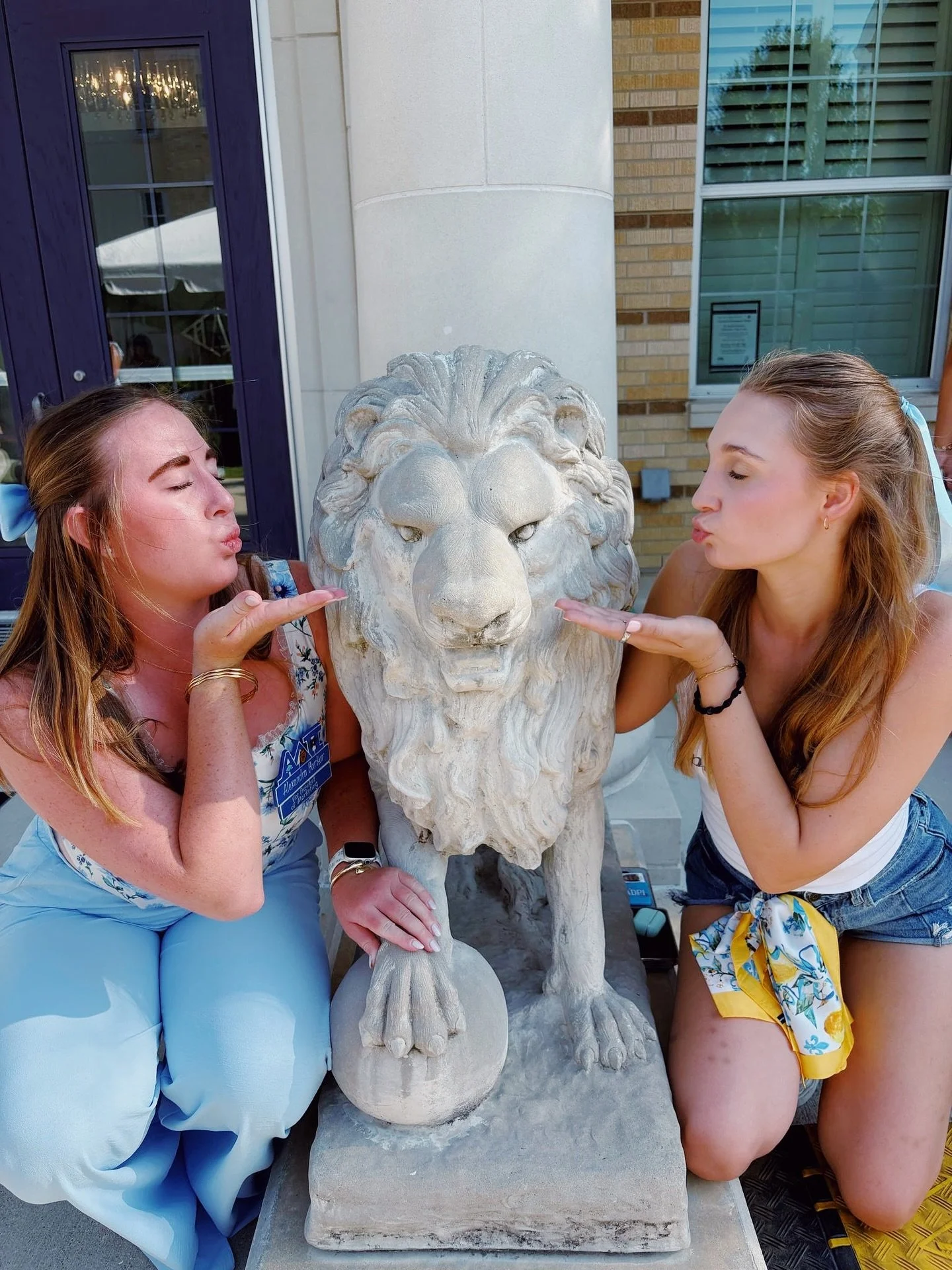 showing our lion, Alphie, a little love 🦁💋