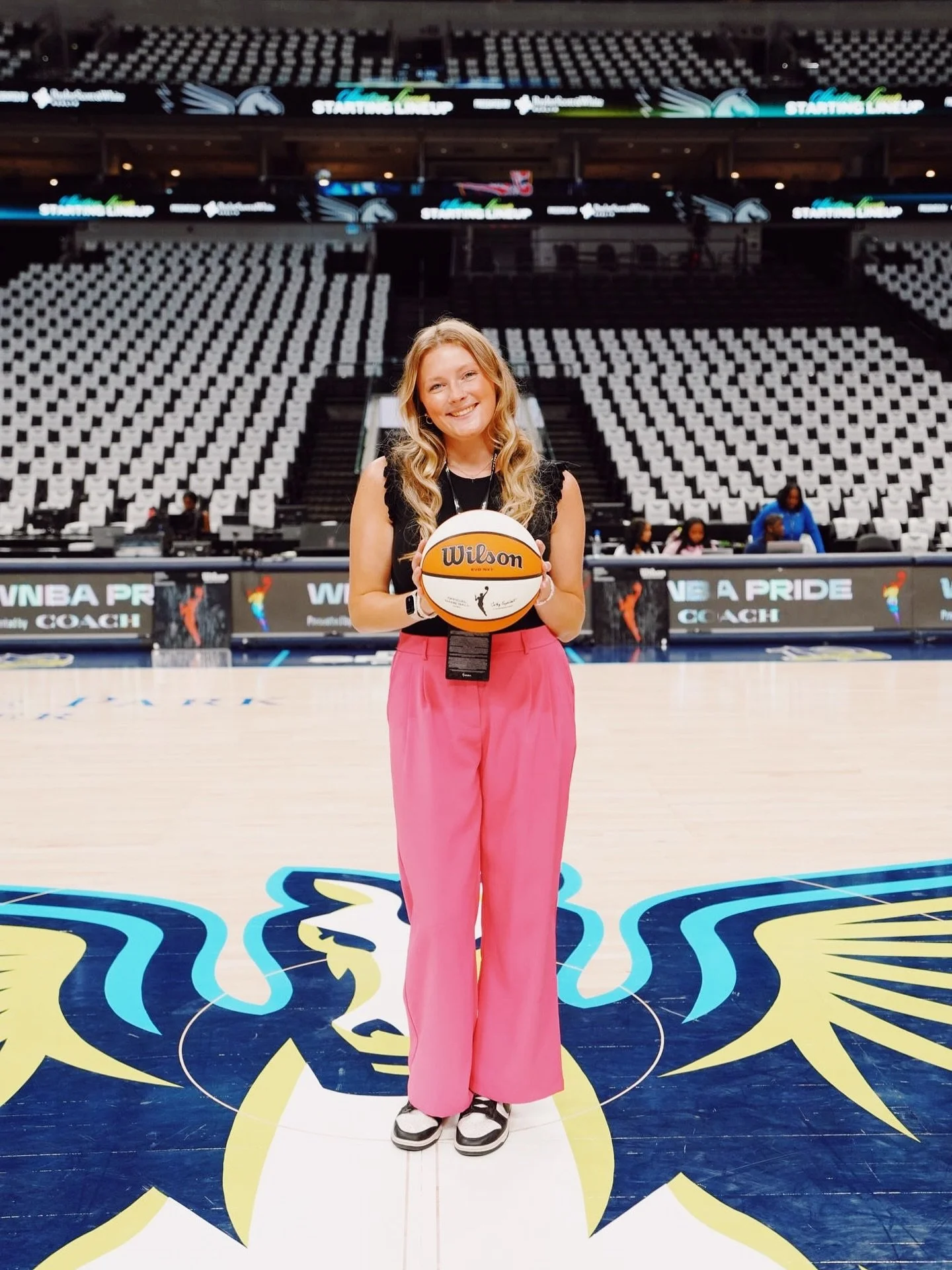 SISTERHOOD SPOTLIGHT with Hope 🎥🏀✨

&ldquo;Hi!! my name is Hope Feeney and this summer I had the dream opportunity to intern with the Dallas Wings of the WNBA as their Social and Digital Intern 🏀!!

I worked every single home game capturing on-cou