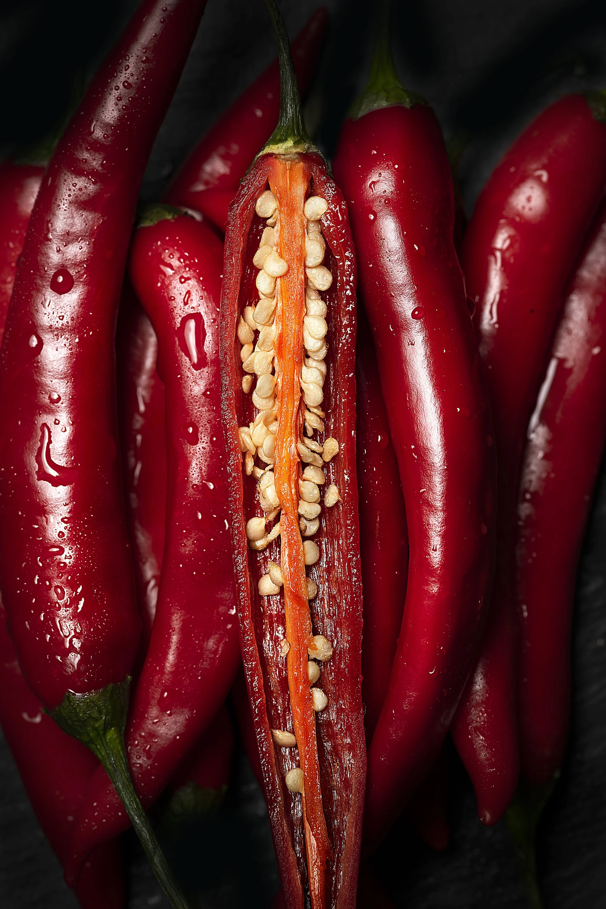 RedChili-Slit-Macro-Hot-HR-SimiJois-2022.jpg