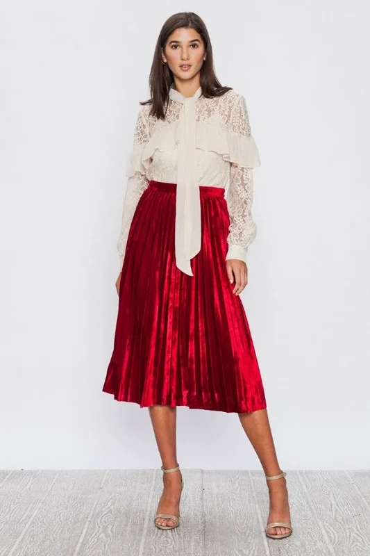 I've been on the hunt for some gorgeous Reds too and recently added this to my Fall Collection over at www.secrettreas.com