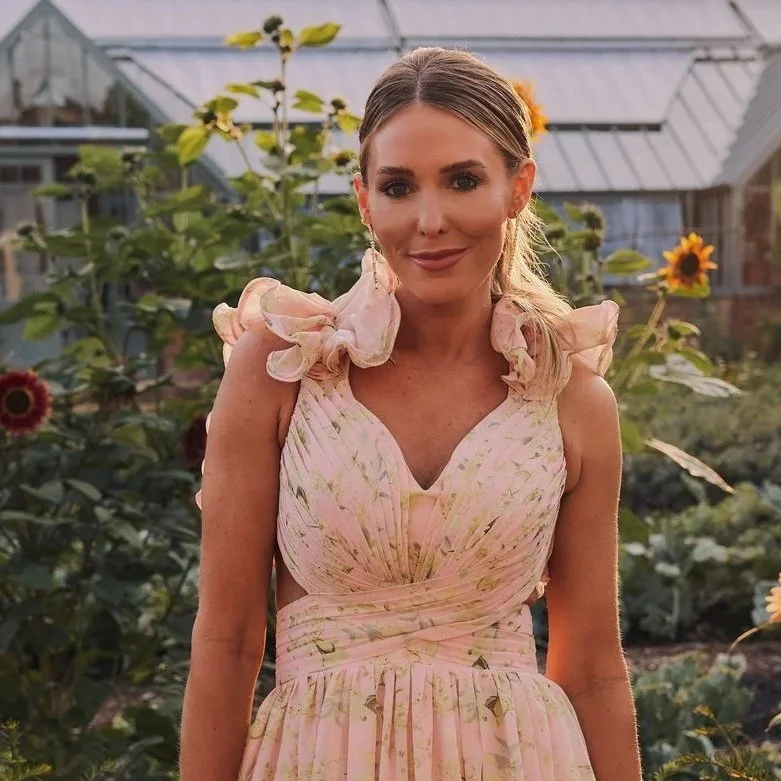   Whitney Buha    Tiktok:   @something.whitty    IG:    @   somethingwhitty  