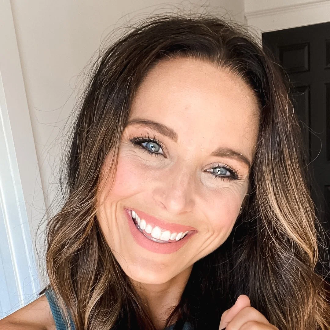   April Wilks    Tiktok:    @ aprilwilksvp    IG:   @aprilwilksvp    Blog:   Vintage Pickin  