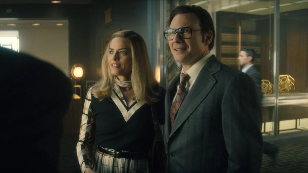 202_FASHION_BLOG_SCREENGRAB_2_BETTY_AND_DAN_AT_LAW_OFFICE.jpg
